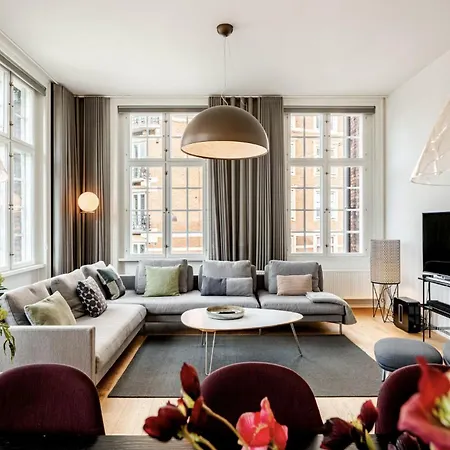 Spacious With Private Terrace Apartament