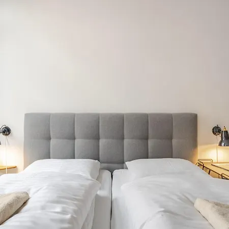 Spacious With Private Terrace Apartament