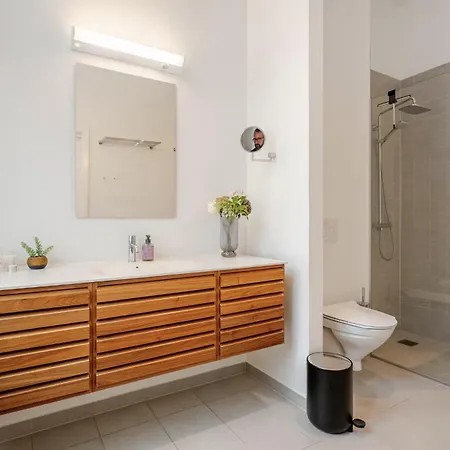 Spacious With Private Terrace Apartament