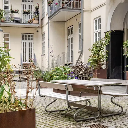 Spacious With Private Terrace Apartament