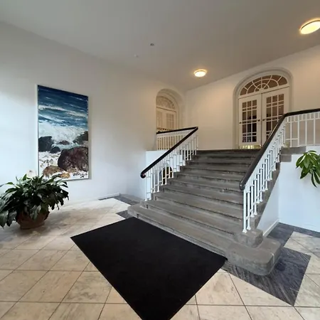 Spacious With Private Terrace